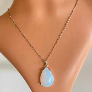 FAC Moonstone Teardrop Pendant Necklace NWT